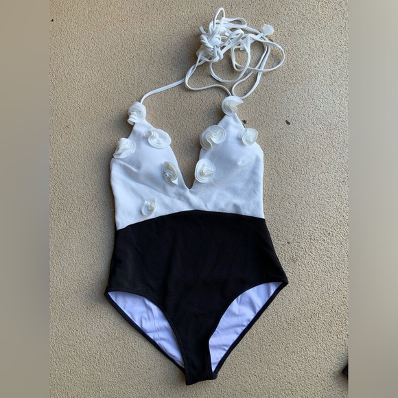 BRAND NEW Floral Appliqué Halter Black White One Piece Swimsuit Women’s SZ Large - Picture 7 of 15